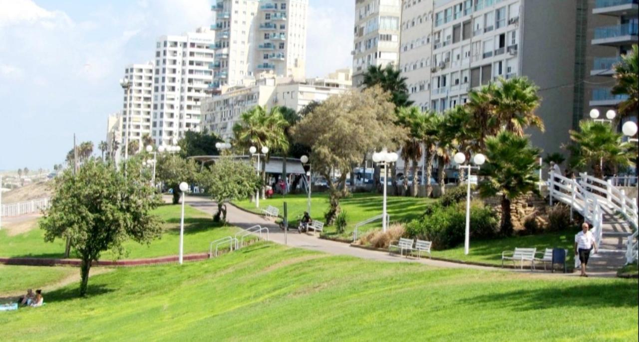 612 Apartment On The Beach Bat Yam Εξωτερικό φωτογραφία