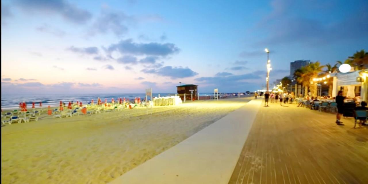 612 Apartment On The Beach Bat Yam Εξωτερικό φωτογραφία